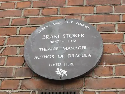 A round silver plate which is stating Bram Stoker lived here